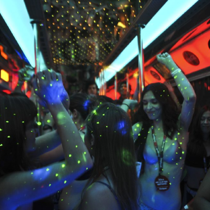 Party-Bus-04